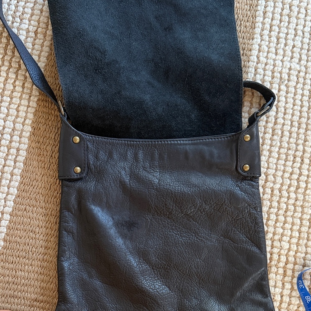 Classic Black Leather Crossbody Bag - Picture 5 of 7